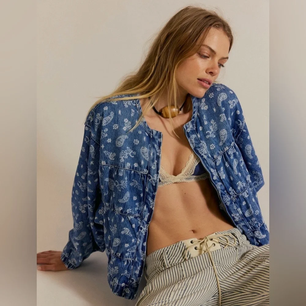 We The Free Layla Printed Denim Jacket Blue Fog Size Large EUC Final Price Drop! - Picture 2 of 6